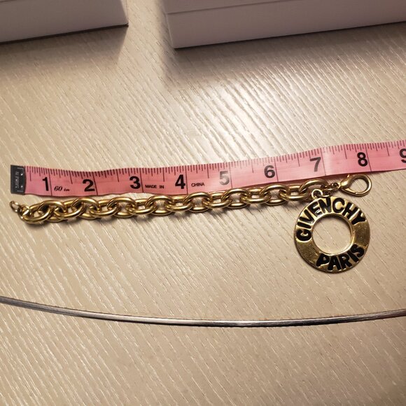 Givenchy Vintage 18k gold-plated Chunky Logo Givenchy Paris Bracelet - Picture 10 of 17